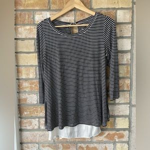 A Pea in the Pod Nursing and Maternity Top xs